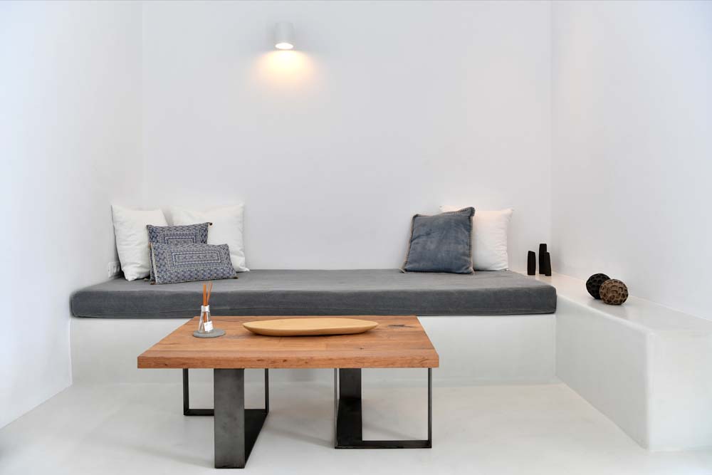thiro-santorini-villas-deluxe-villa-photo-gallery-1