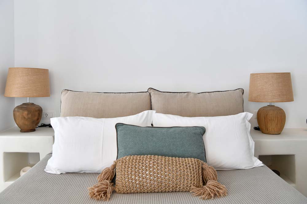 thiro-santorini-villas-deluxe-villa-photo-gallery-16